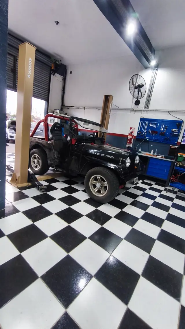 Jeep IKA convertido a eléctrico