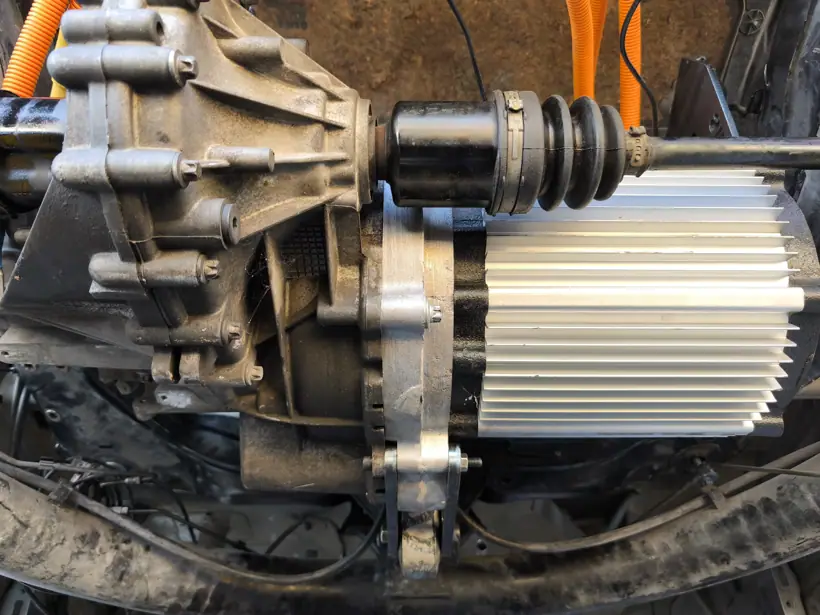 Detalle del acople entre motor eléctrico y caja Getrag